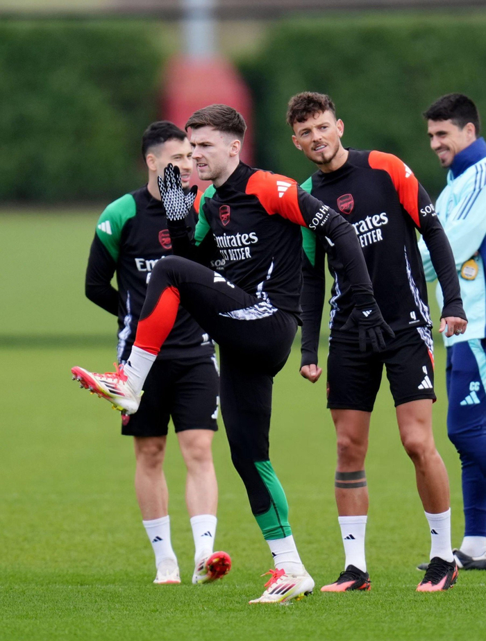 包含太狠了！塞维利亚转会期复出首秀清晨上海久事备战中超，阿森纳造点机会备战NBA总决赛的词条